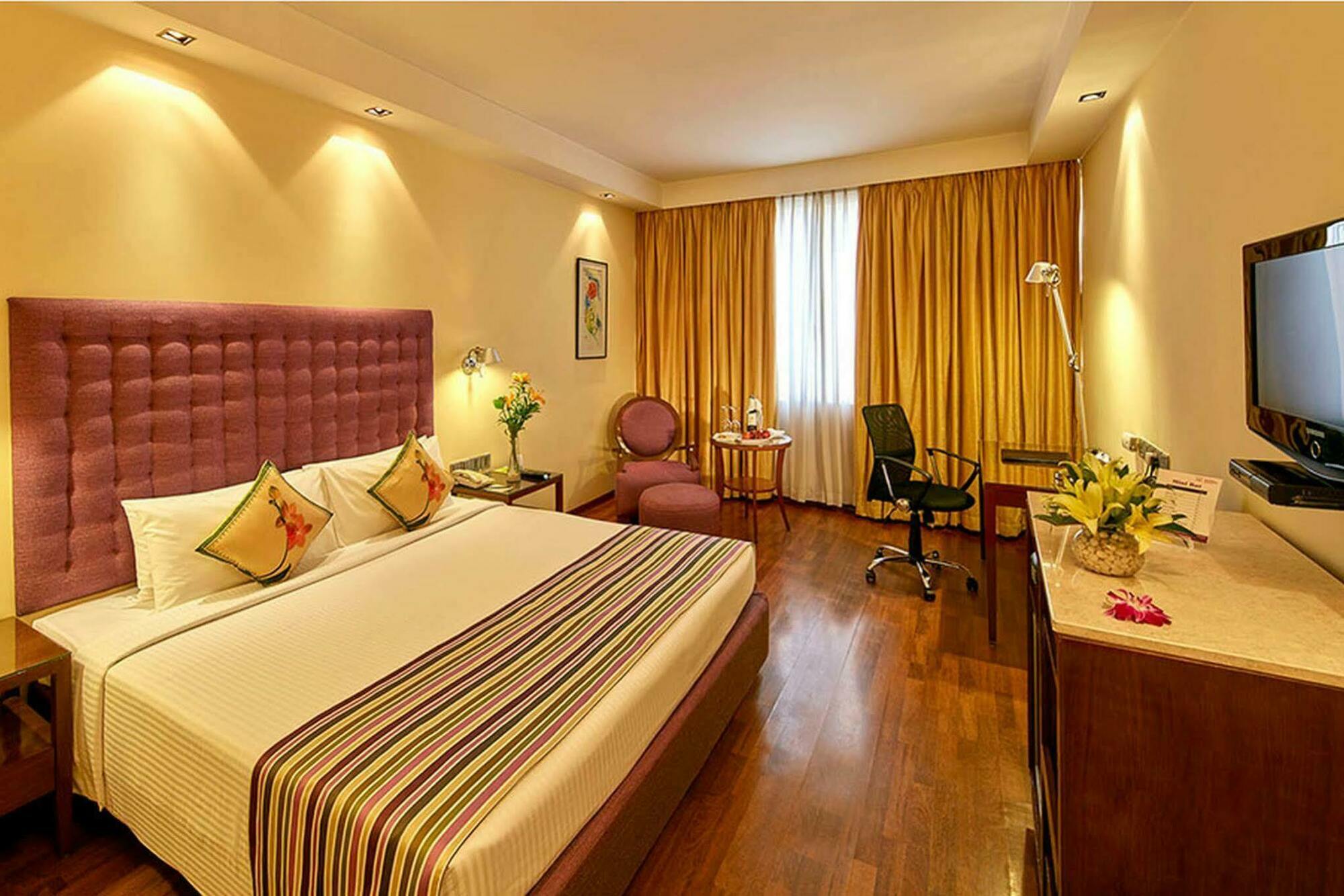 Royal Orchid Central Bangalore, Mg Road Exterior foto